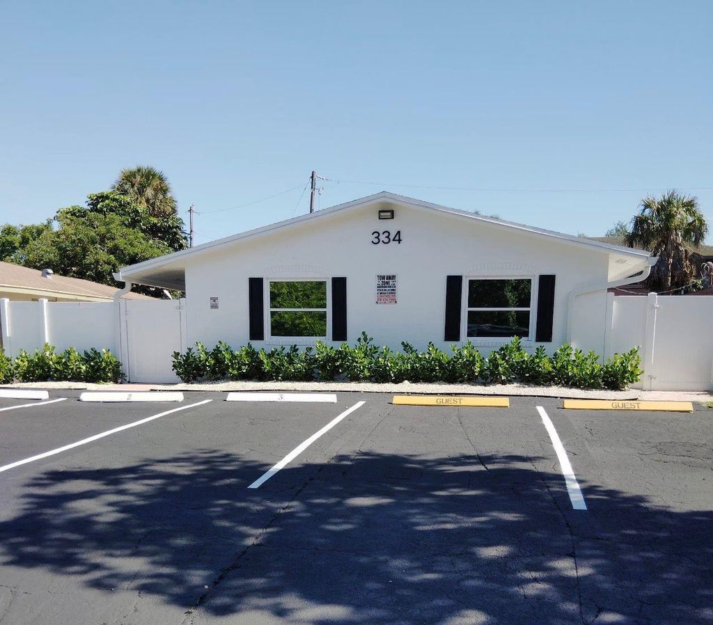 Photo of 334 SW Avondale Drive #3, Pompano Beach, FL 33060 (MLS # F10531866)