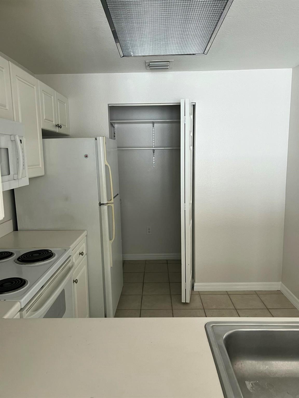 SAN MATERA THE GARDENS CO - Residential Lease