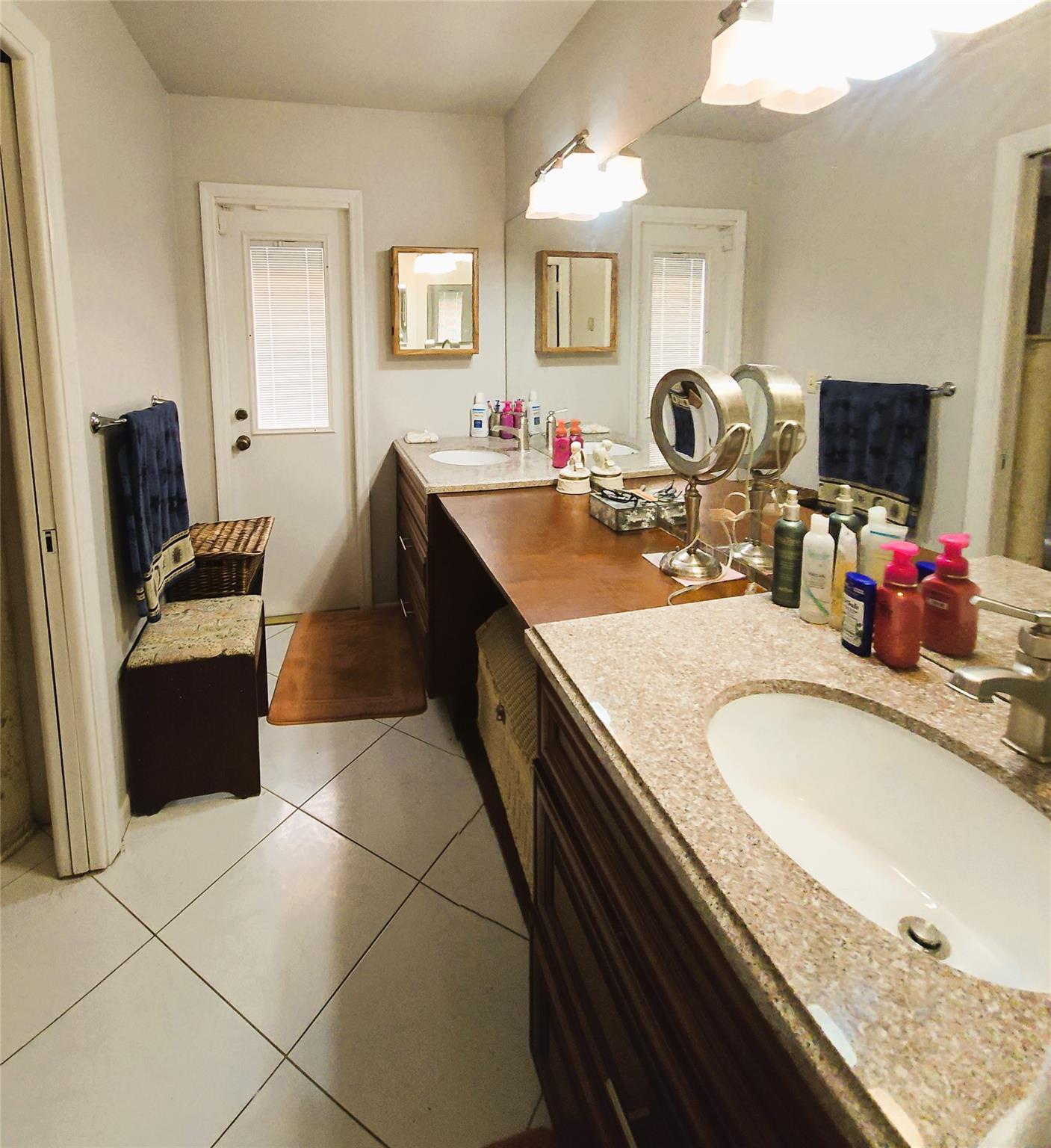 Jacaranda Lakes Sec 1 92- - Residential