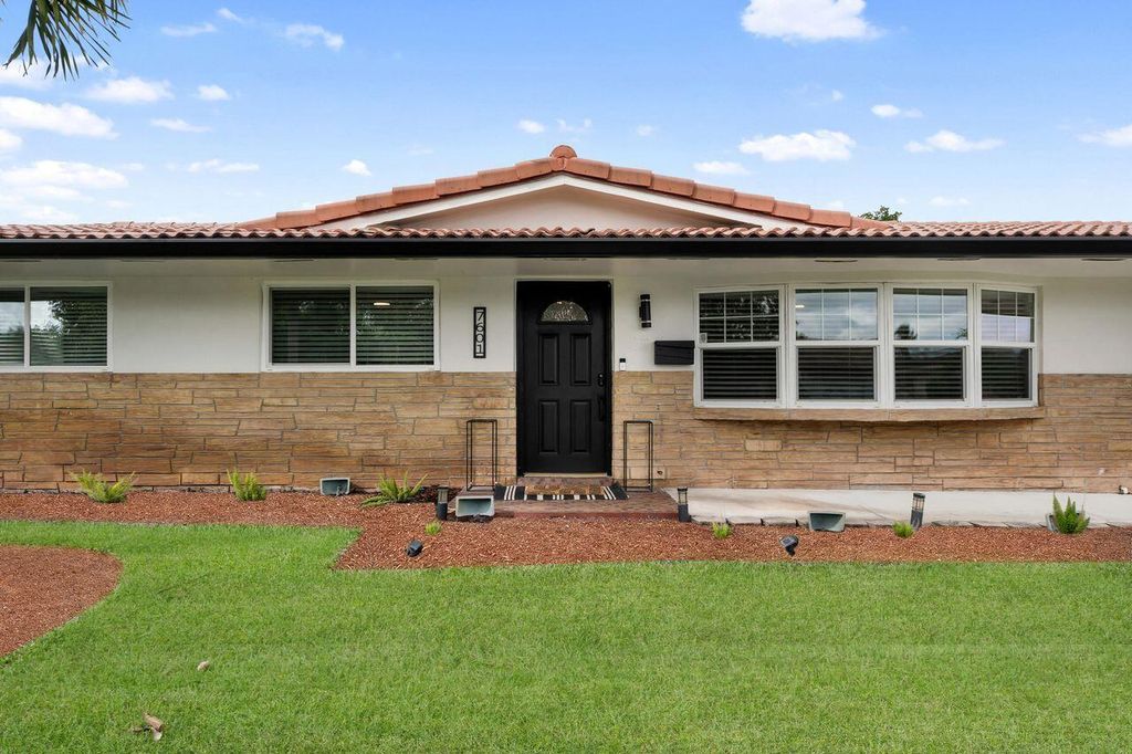 Photo of 7601 NW 41st Street, Coral Springs, FL 33065 (MLS # B26004185)