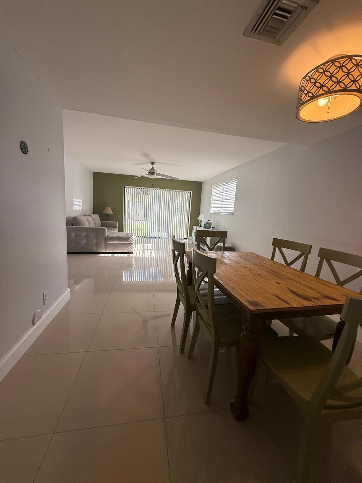 Townhouses Of Coral Spgs - Residential Lease