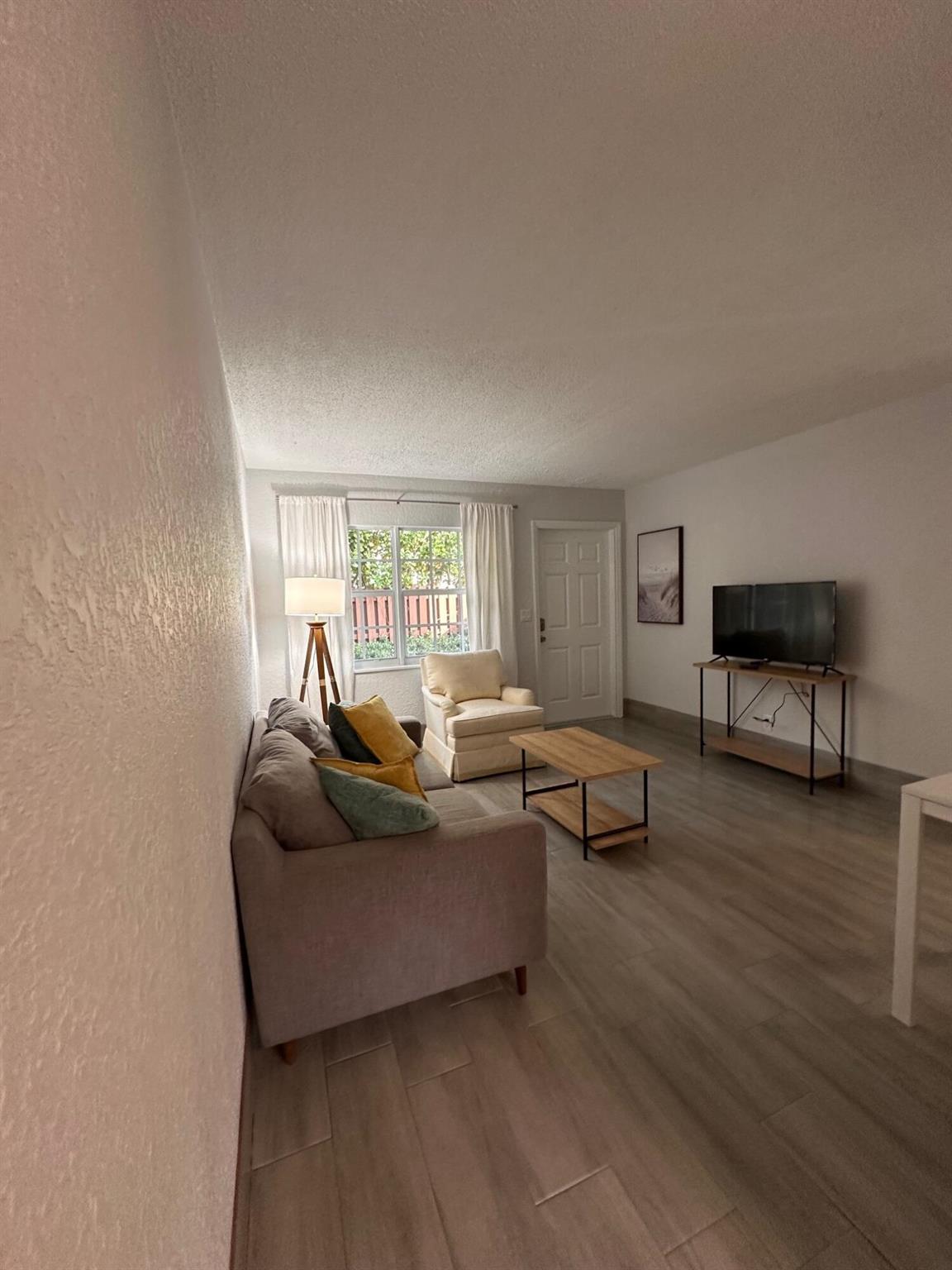 Beautifully remodeled 2 bedroom apartment with laundry unit inside. Beautiful tiled floors flow throughout the unit, located in the antique row area east of dixie, near downtown, the intracoastal, shopping, and restaurants.