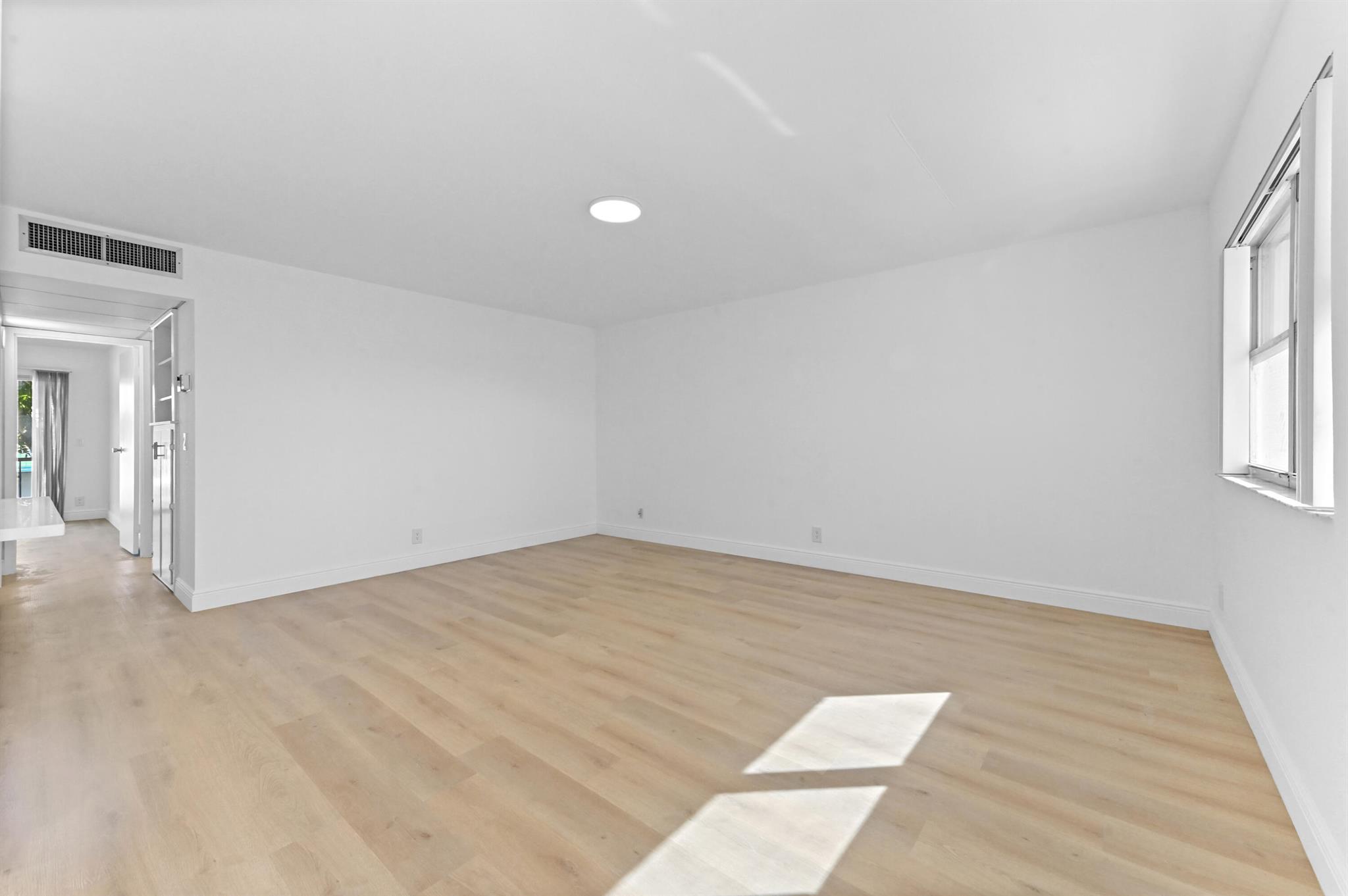 KINGS POINT BRITTANY COND - Residential