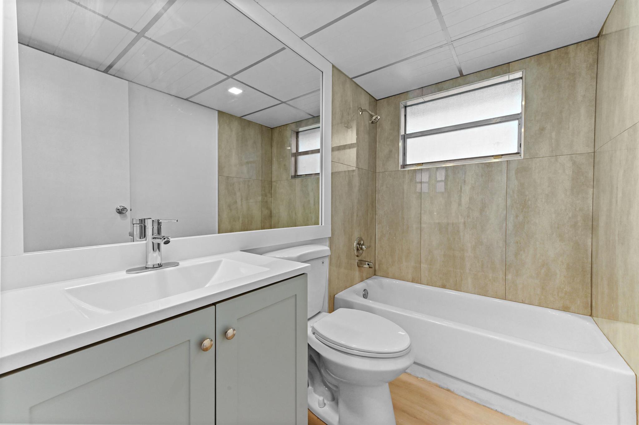 KINGS POINT BRITTANY COND - Residential