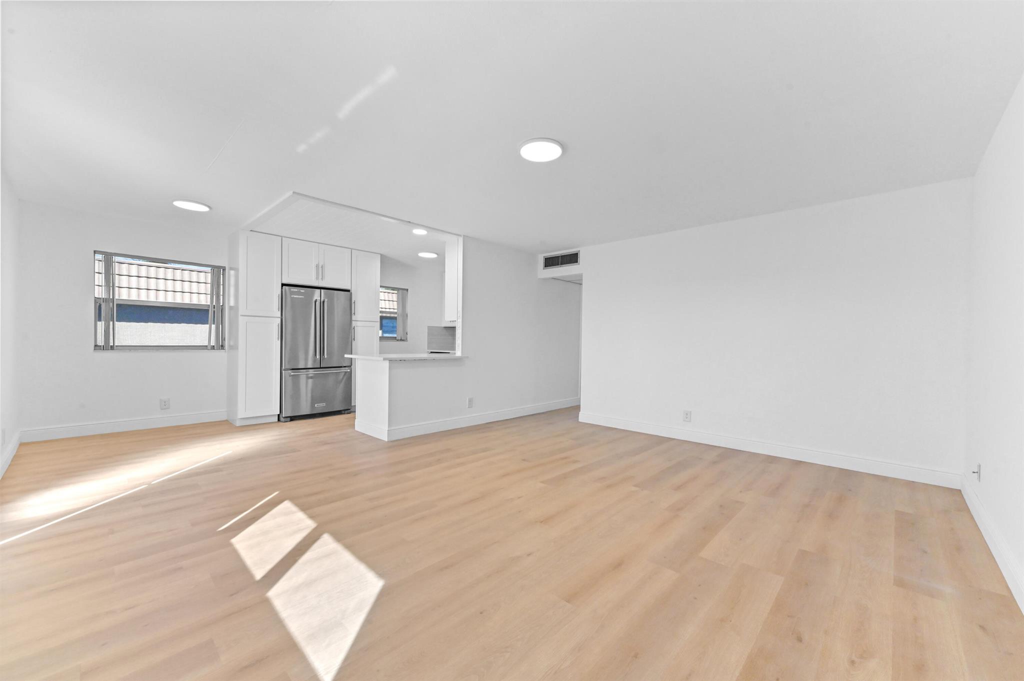 KINGS POINT BRITTANY COND - Residential