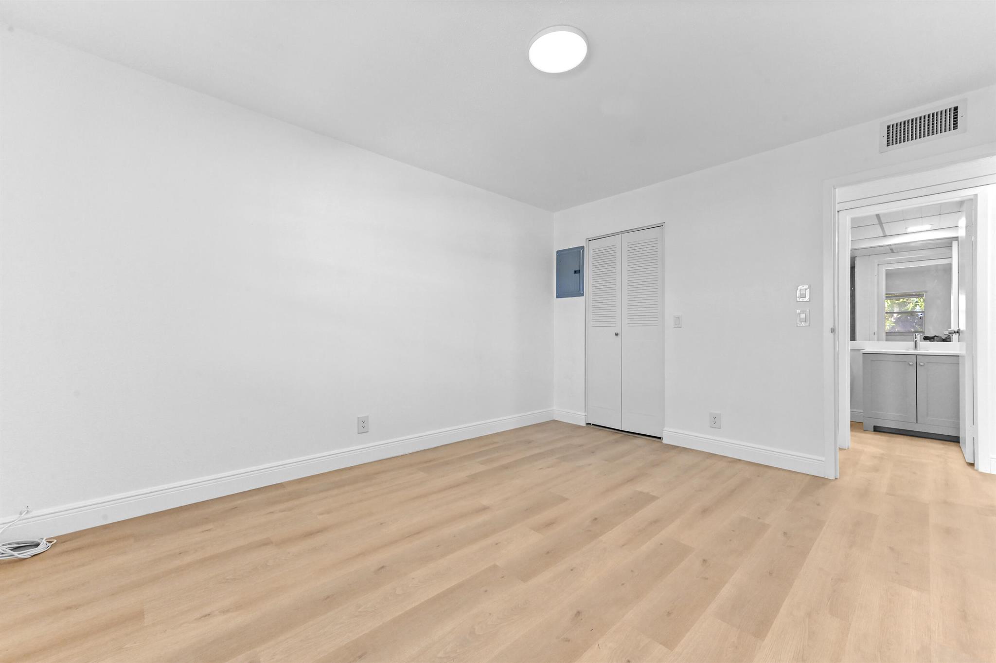 KINGS POINT BRITTANY COND - Residential