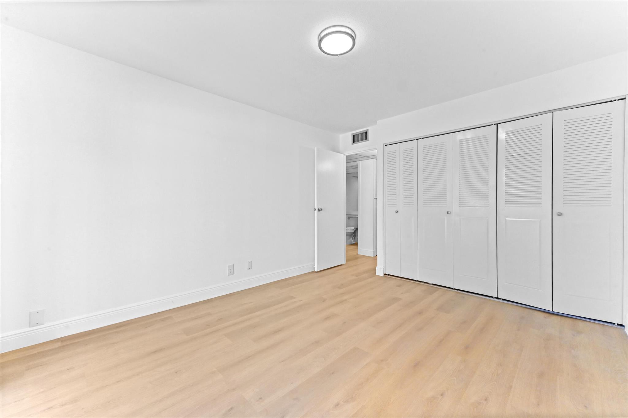 KINGS POINT BRITTANY COND - Residential