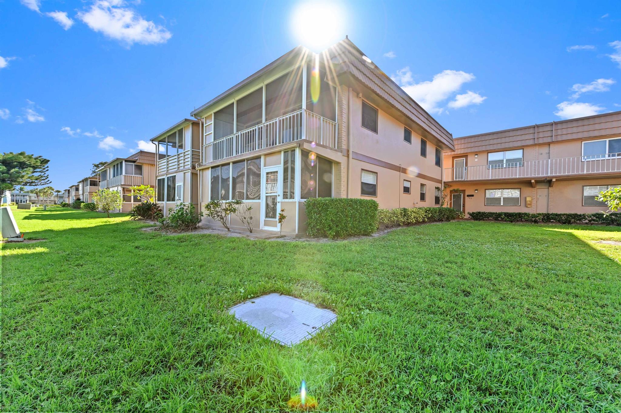 KINGS POINT BRITTANY COND - Residential