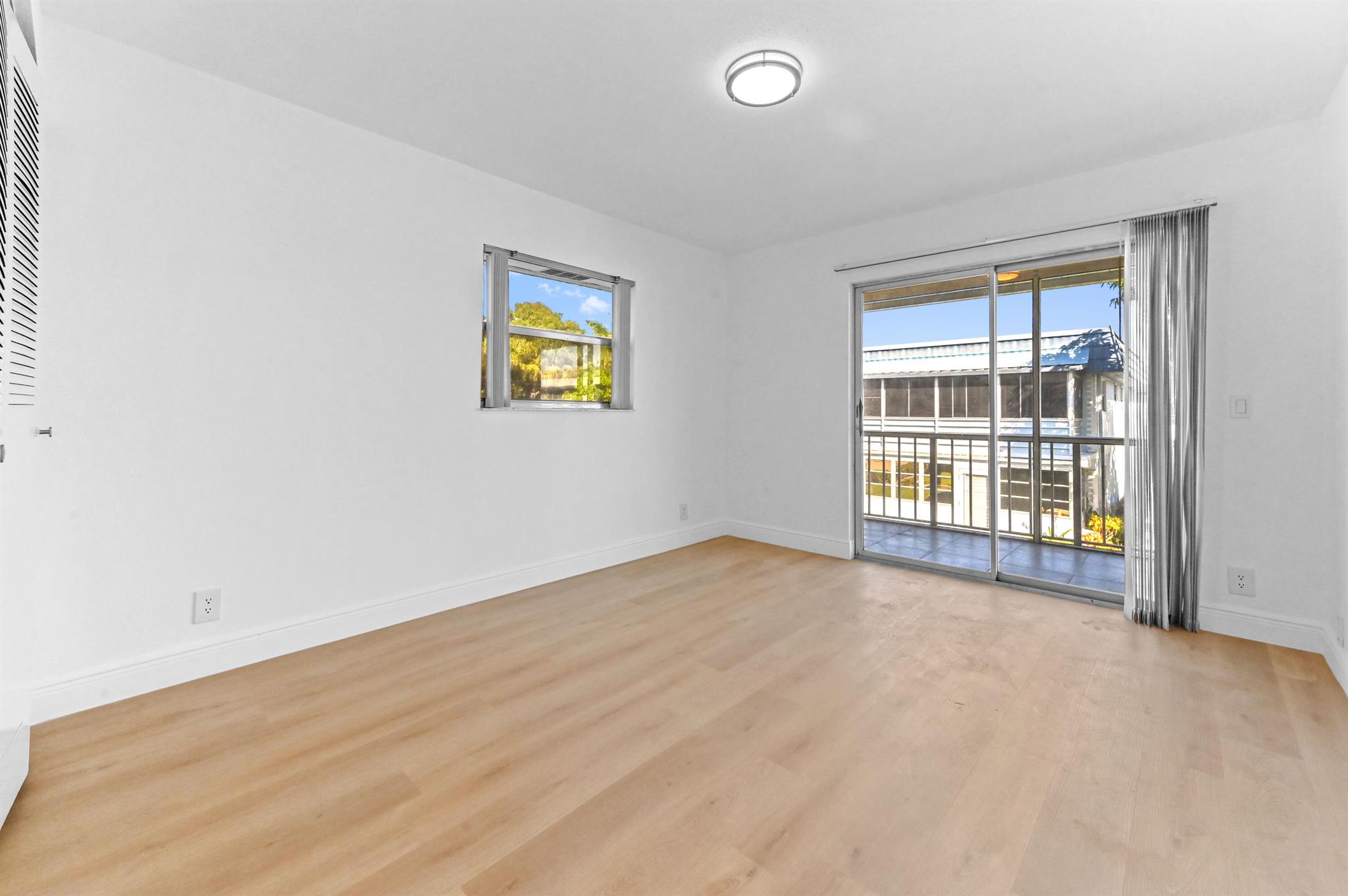 KINGS POINT BRITTANY COND - Residential