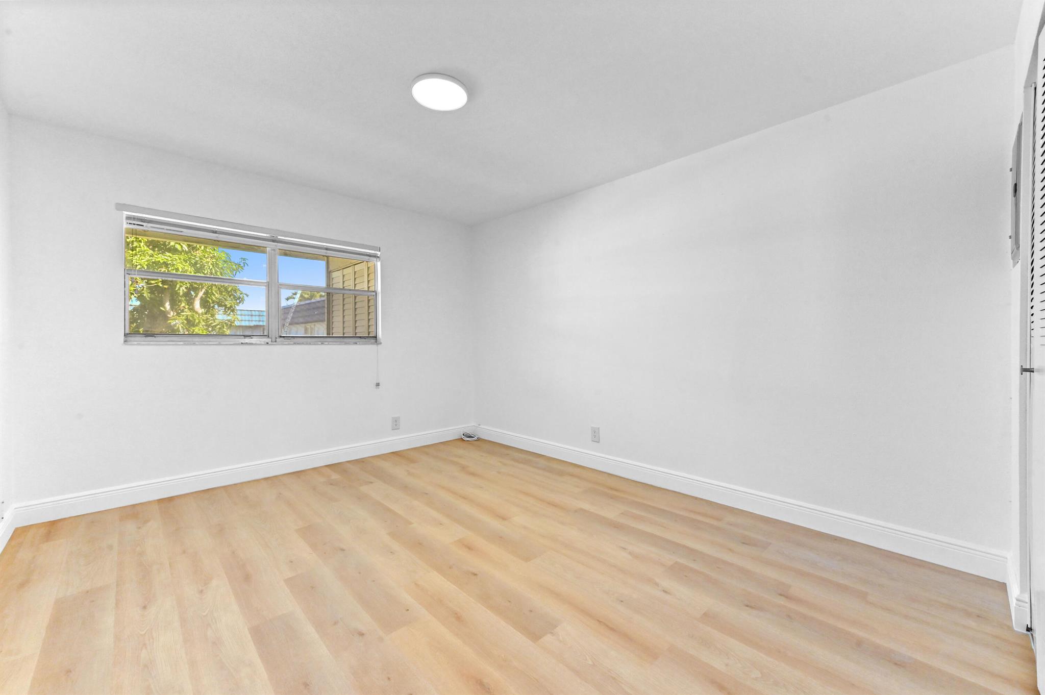 KINGS POINT BRITTANY COND - Residential