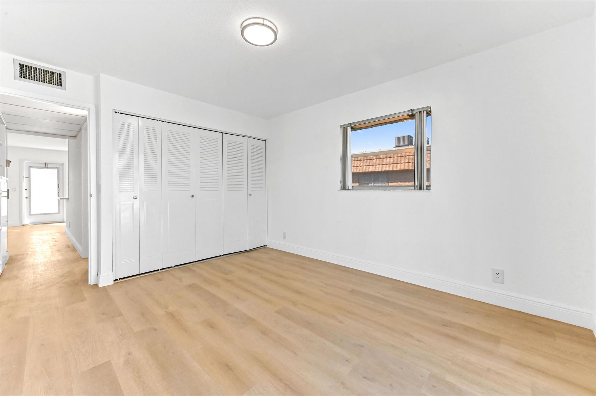 KINGS POINT BRITTANY COND - Residential