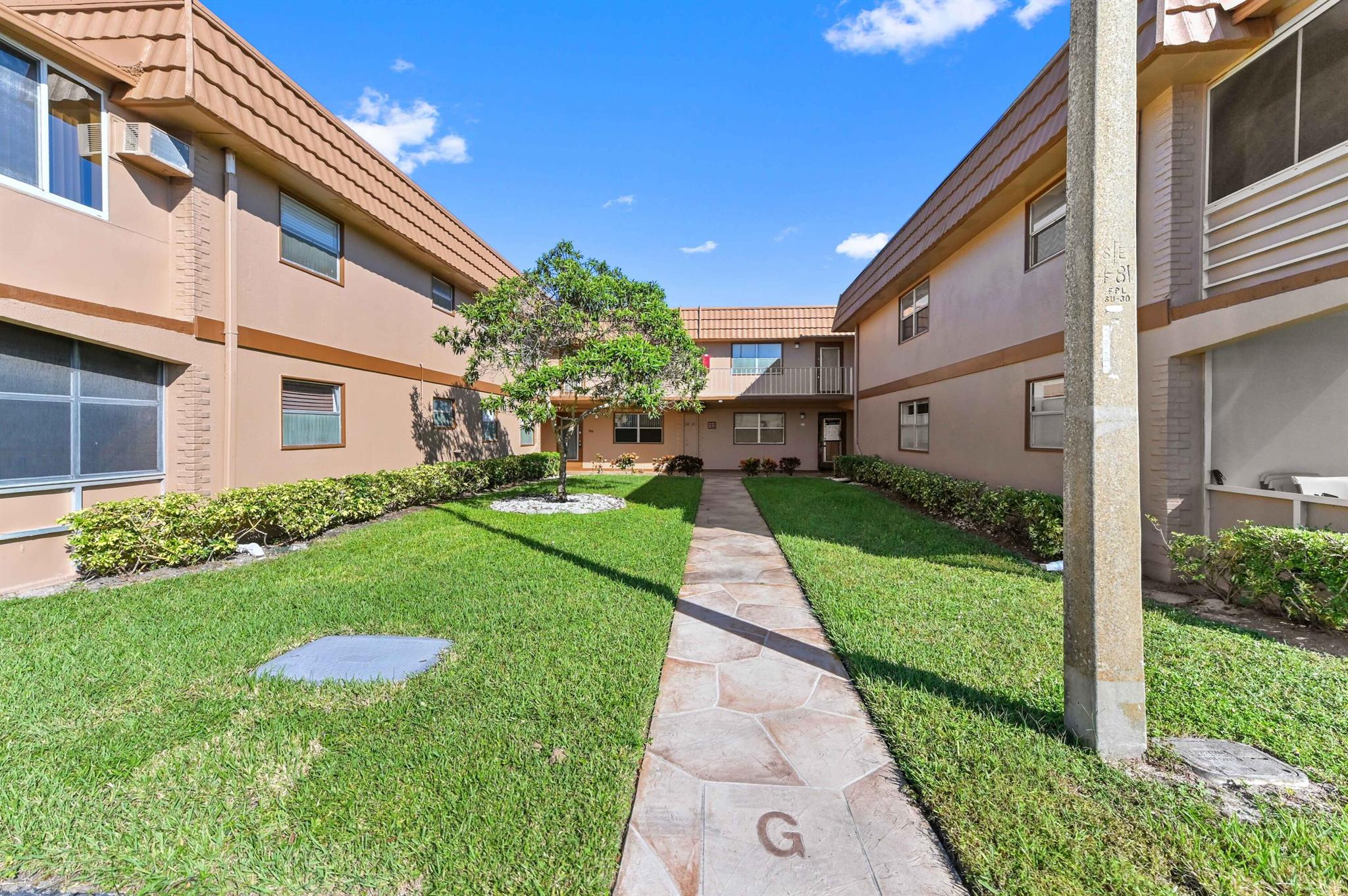 KINGS POINT BRITTANY COND - Residential