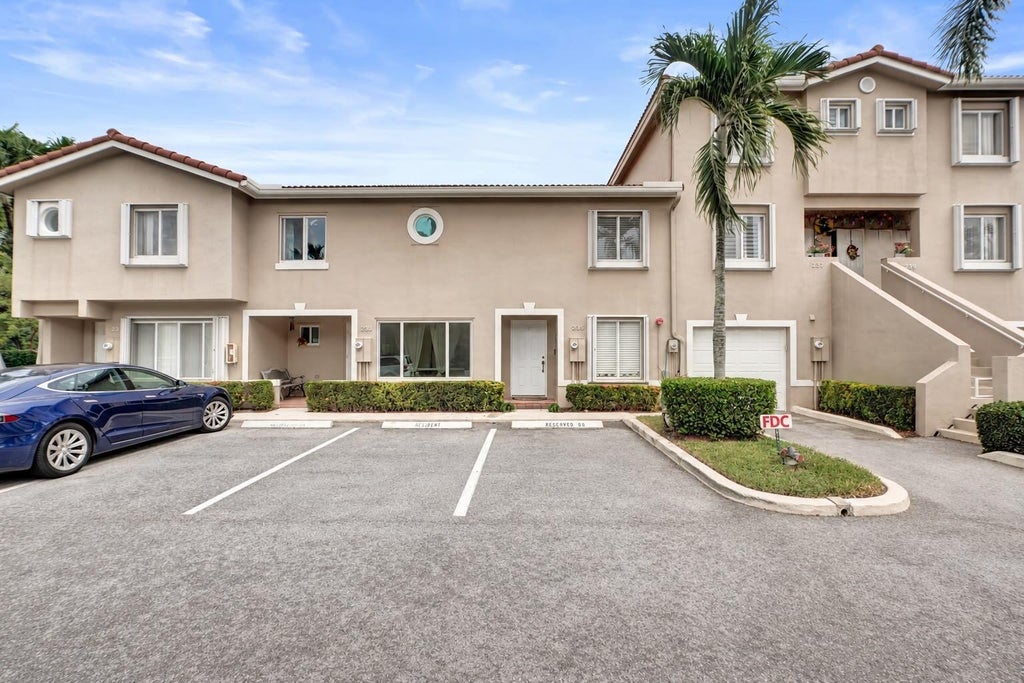 Photo of 235 Riviera Circle, Weston, FL 33326 (MLS # B26091691)