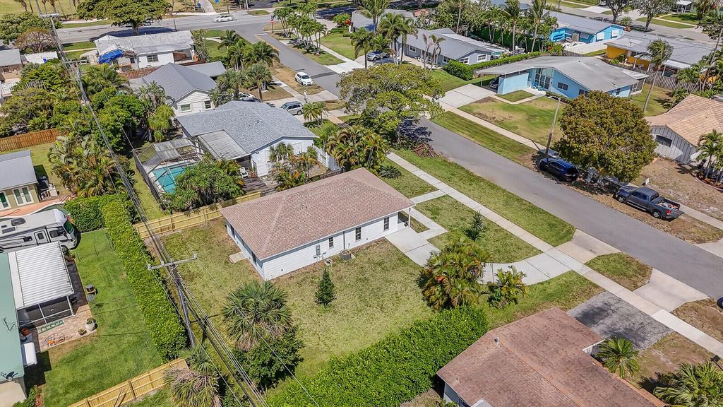 Photo of 532 Harbour Road, North Palm Beach, FL 33408 (MLS # R11084870)