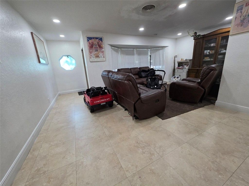 Photo of 1970 NW 32nd Street, Oakland Park, FL 33309 (MLS # F10539365)