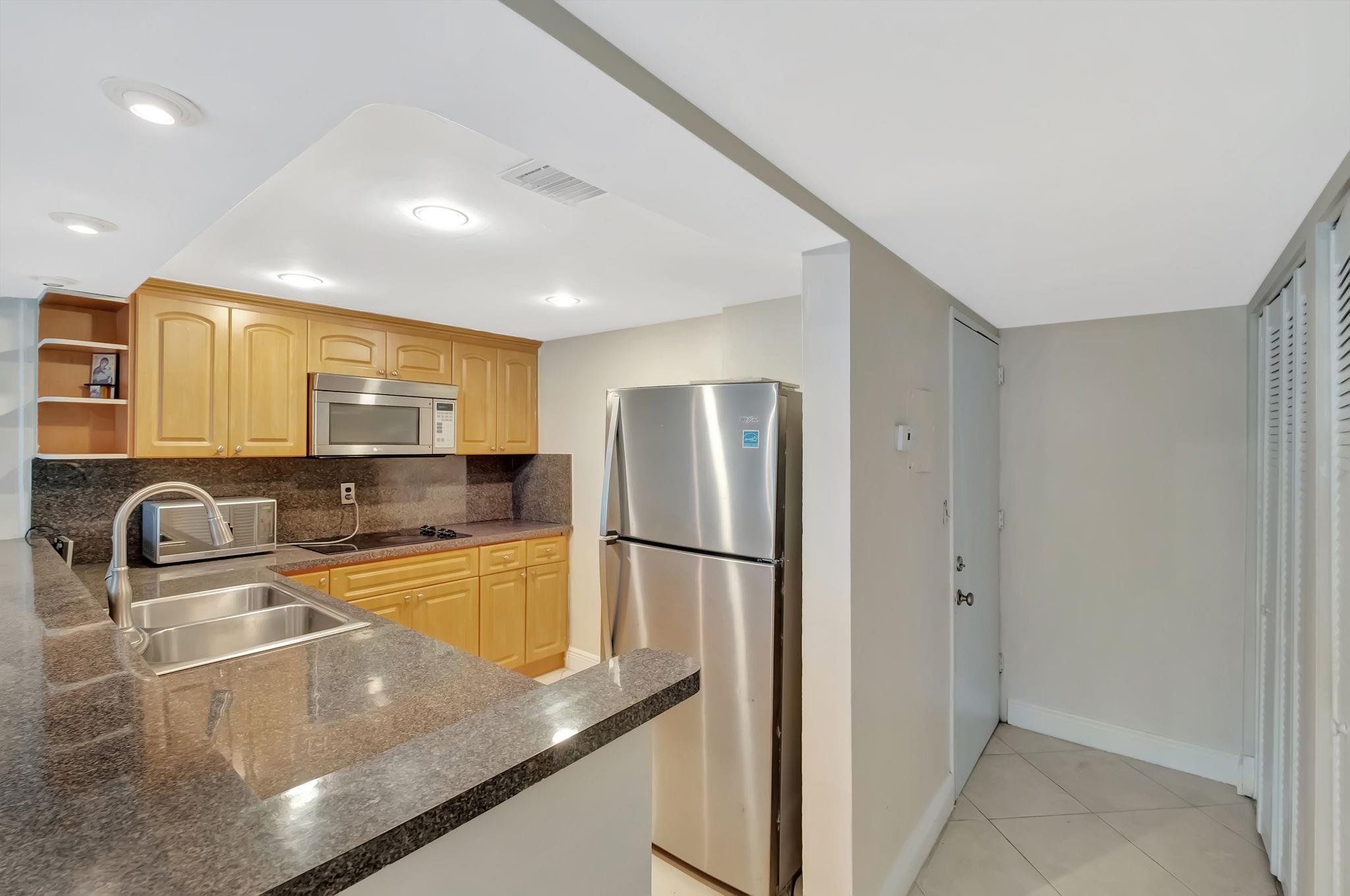 345 Ocean Drive 305