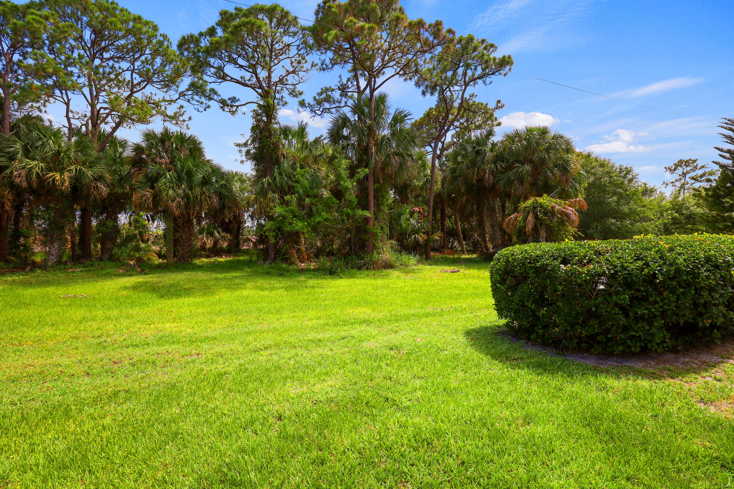 HIGH POINT OF FORT PIERCE CONDOMINIUM SECTION 3 - Residential