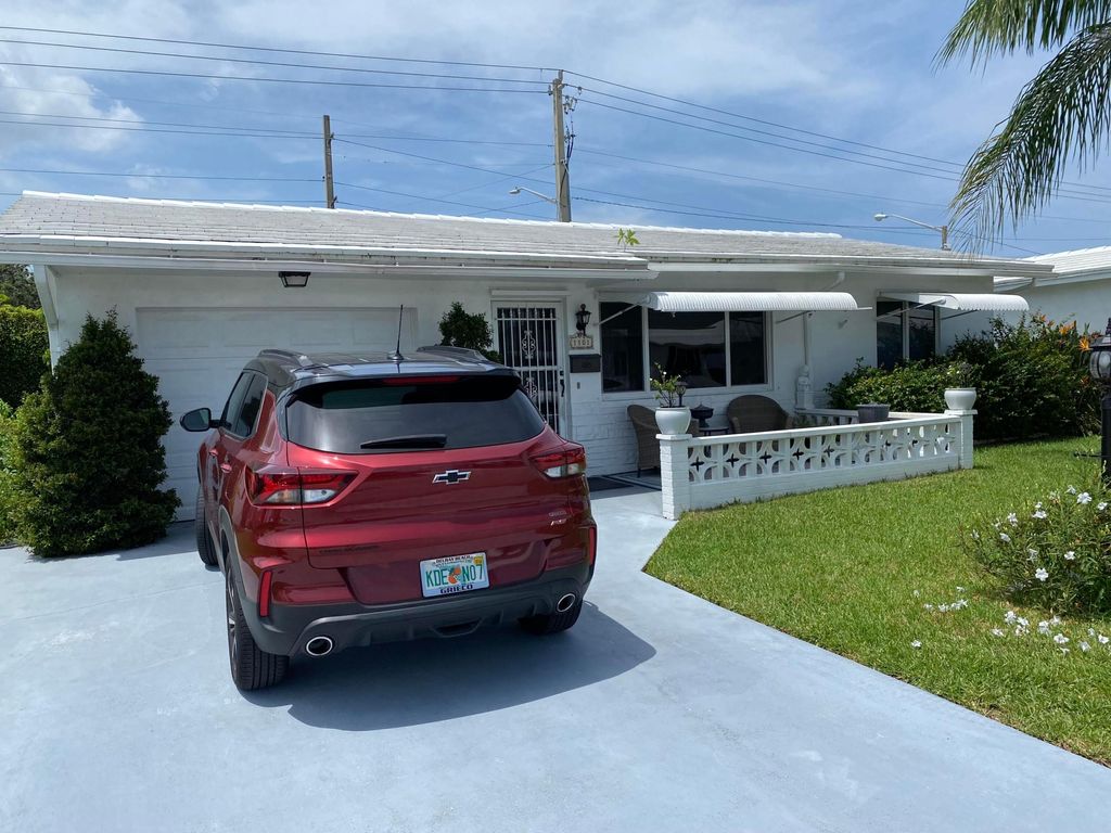 Photo of 1101 Leisure Lane, Boynton Beach, FL 33426 (MLS # B26044156)