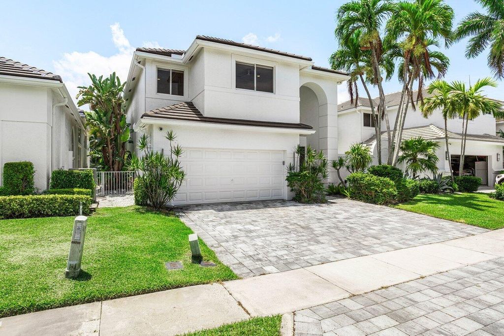 Photo of 5779 Regency Circle W, Boca Raton, FL 33496 (MLS # R11094929)