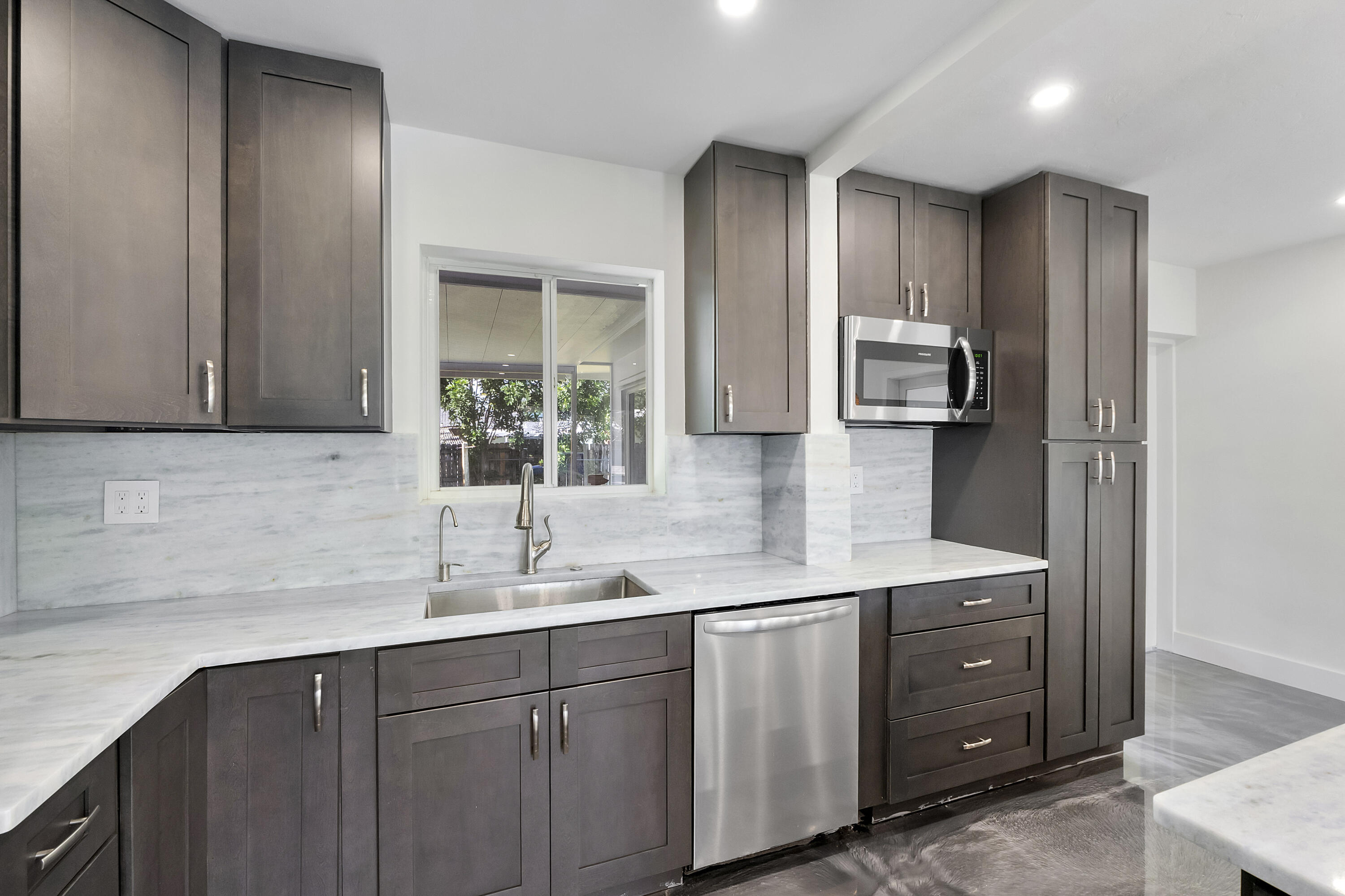 MARY KNOLL - Residential