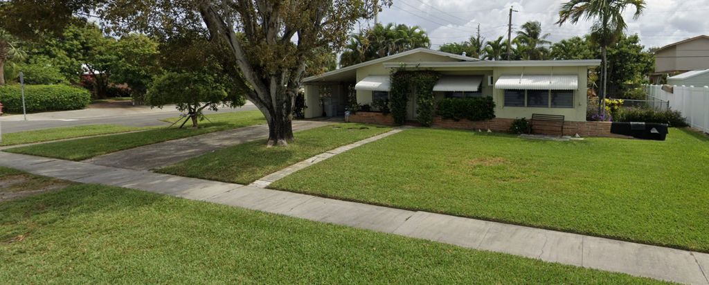 Photo of 712 NE 23rd Terrace, Pompano Beach, FL 33062 (MLS # B26014785)