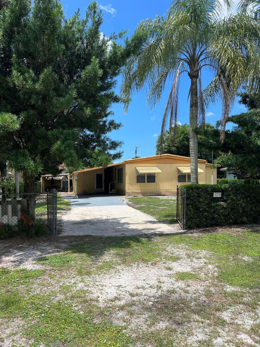 Photo of 337 SE Tejon Street, Stuart, FL 34994 (MLS # R10929241)