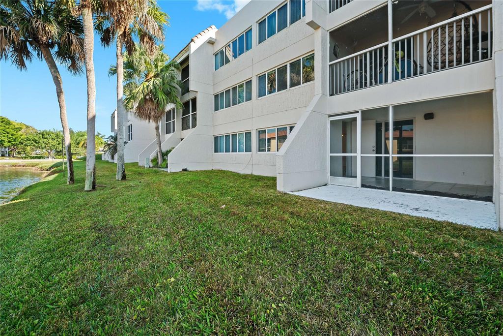 Photo of 140 Lakeview Drive #103, Weston, FL 33326 (MLS # F10551663)