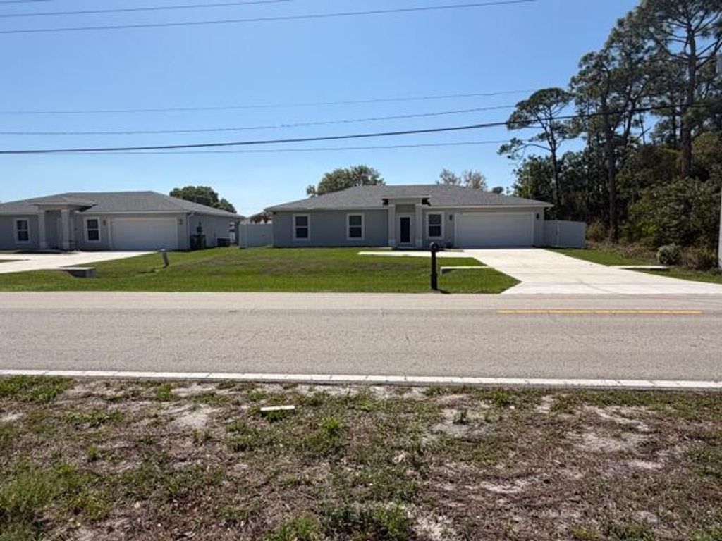 Photo of 2490 SE Bayshore Boulevard, Port Saint Lucie, FL 34984 (MLS # B26005461)