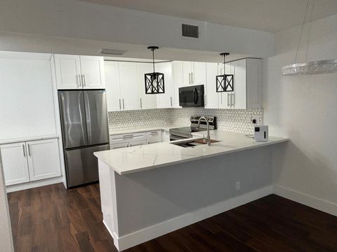 7690 Tahiti Lane 102 Lake Worth FL 33467