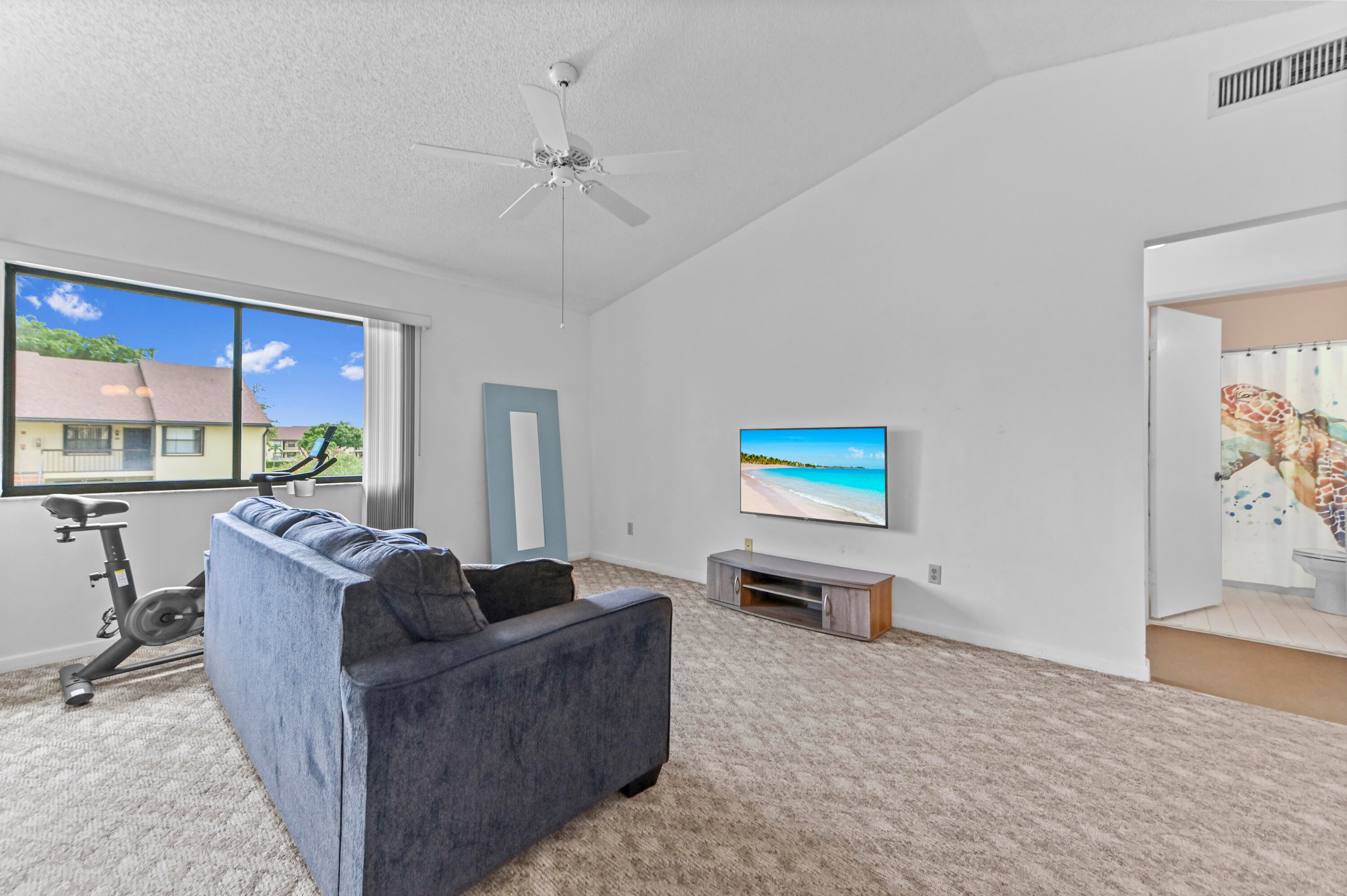 4717 Lucerne Lakes Boulevard E 201, Lake Worth, FL, 33467/$189,900 2 4717 Lucerne Lakes Boulevard E 201