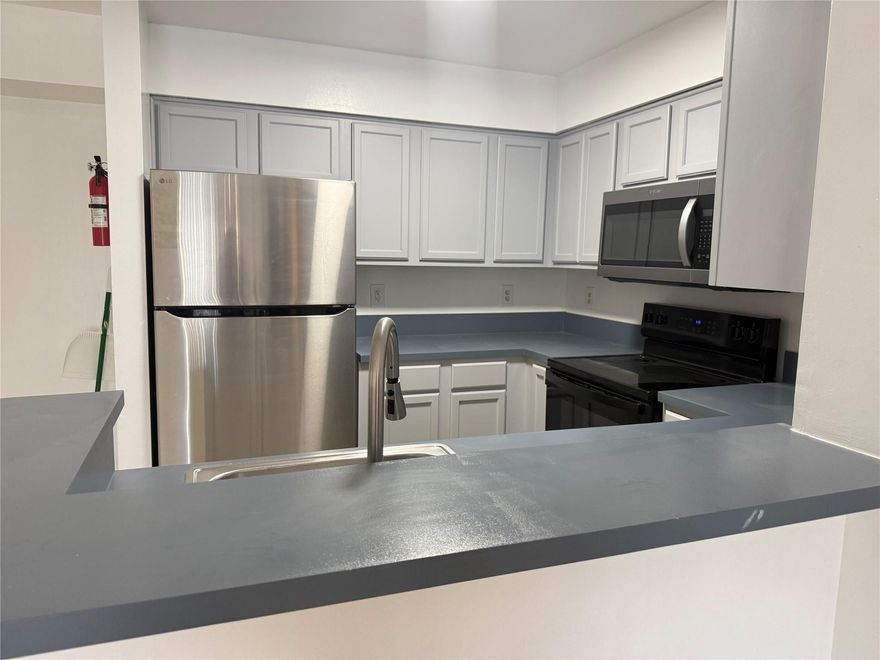 BEAUTIFULAND SPACIOUS CONDO 1 BEDROOM/1 BATHROOM ON THE SECOND FLOOR, FULLY REMODELED BATHROOM AND TILE FLOORING THROUGHOUT. THE UNIT INCLUDES WASHER & DRYER AND BRAND-NEW REFRIGERATOR, BALCONY WITH A NICE VIEW. LOCATED IN A QUIET AND WELL-CONECTED AREA, CLOSE TO PARKS, RESTAURANTS AND SHOPPING CENTERS. PERFECT FOR THOSE SEEKING COMFORT AND CONVENIENCE IN THE HEART OF TAMARAC WEST. ASSOCIATION REQUIRES 700 MINIMUM CREDIT SCORE