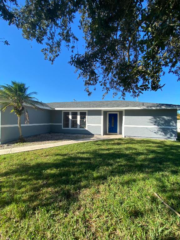 773 SE Carnival Avenue