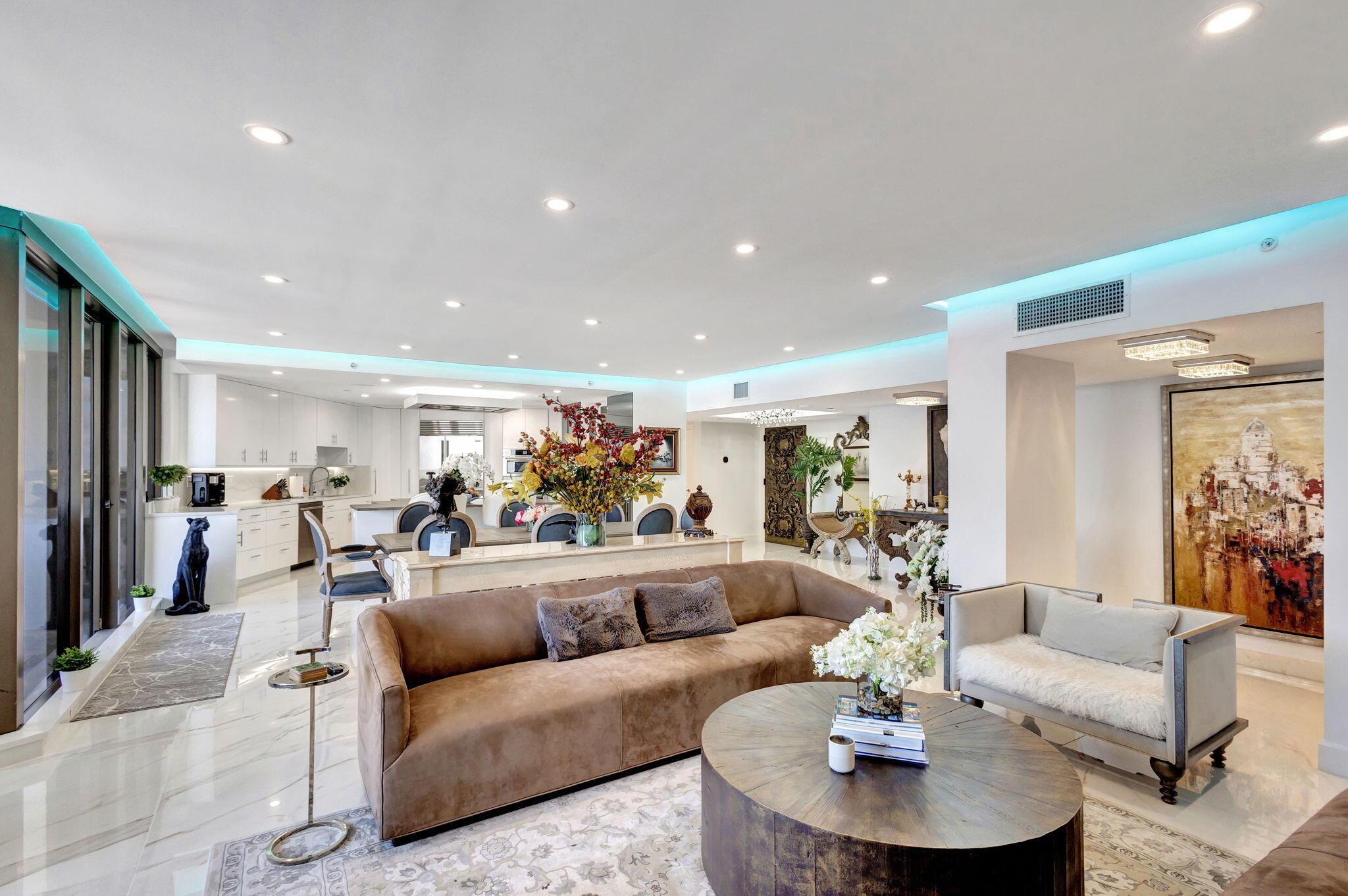 OLD PORT COVE LAKE POINT - Residential