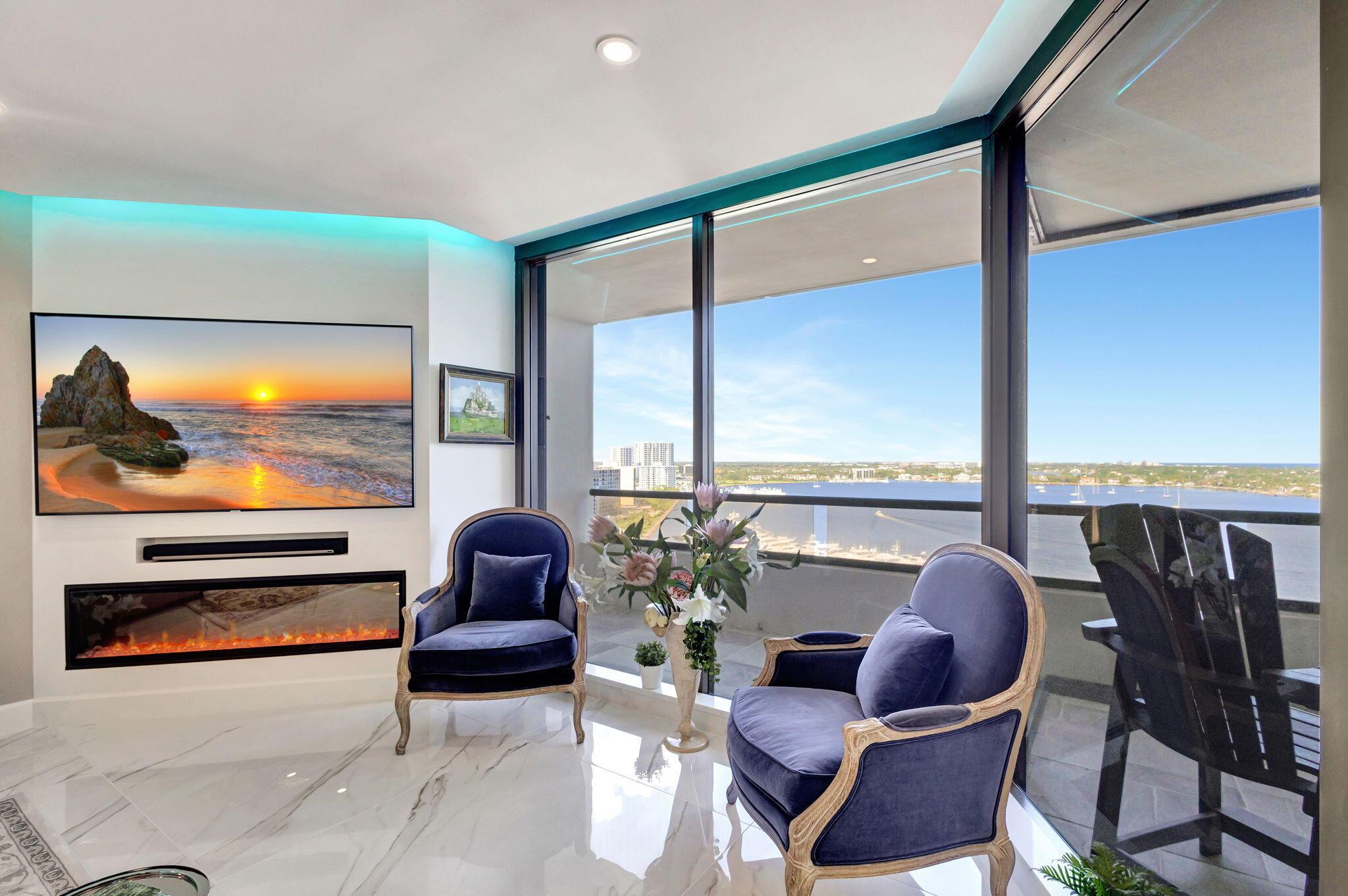 OLD PORT COVE LAKE POINT - Residential