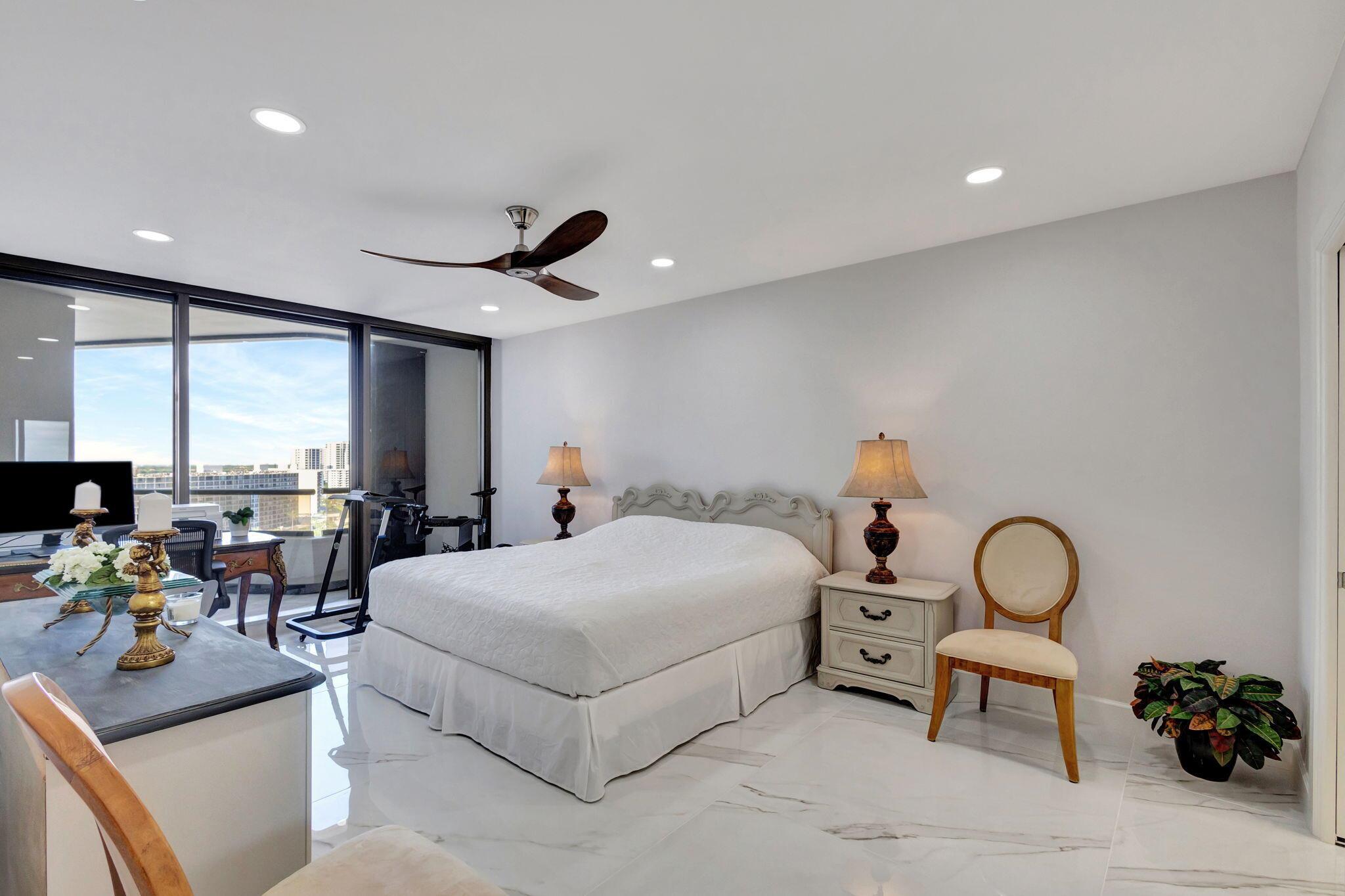 OLD PORT COVE LAKE POINT - Residential