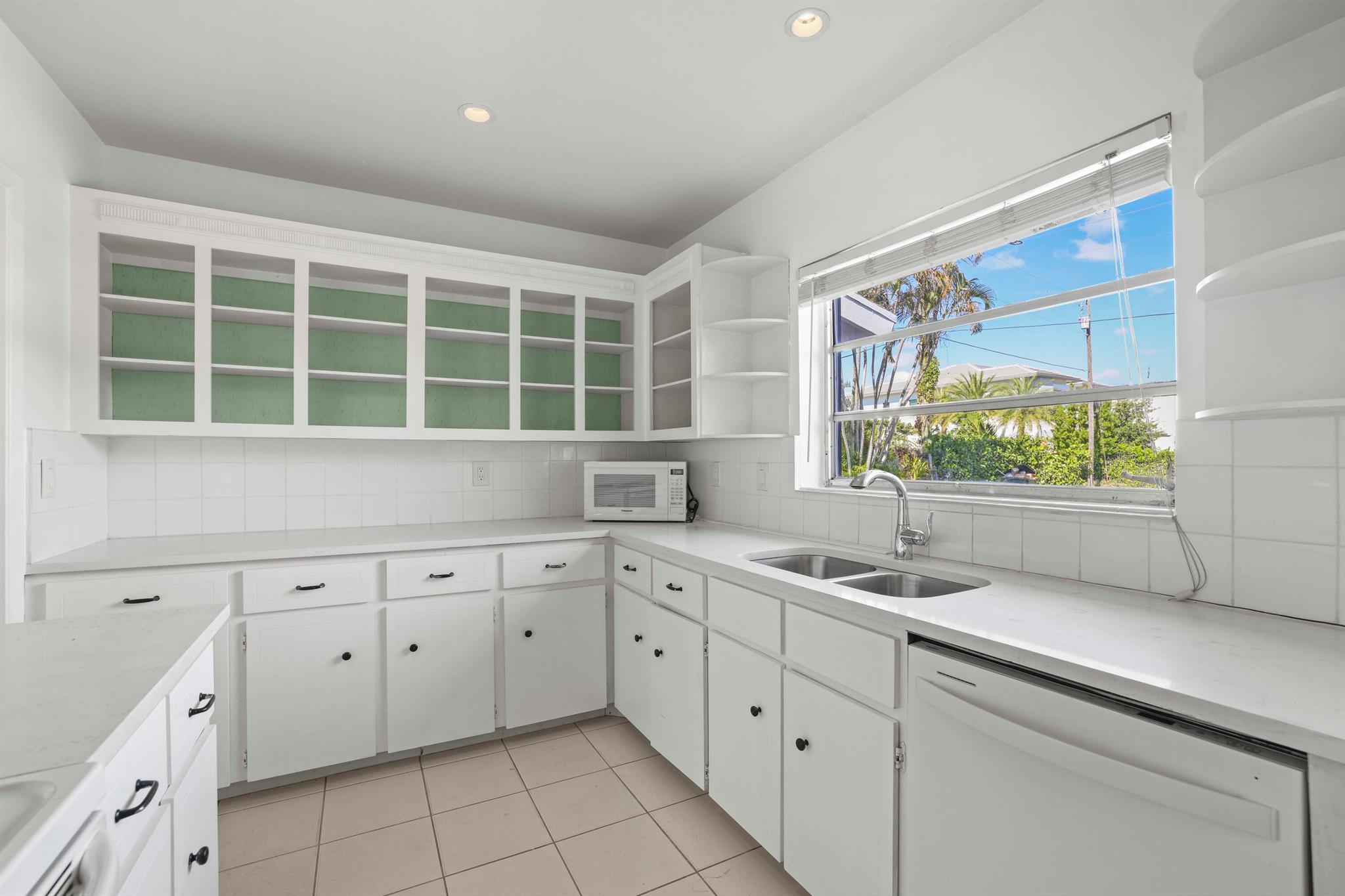 NORTHRIDGE - Residential