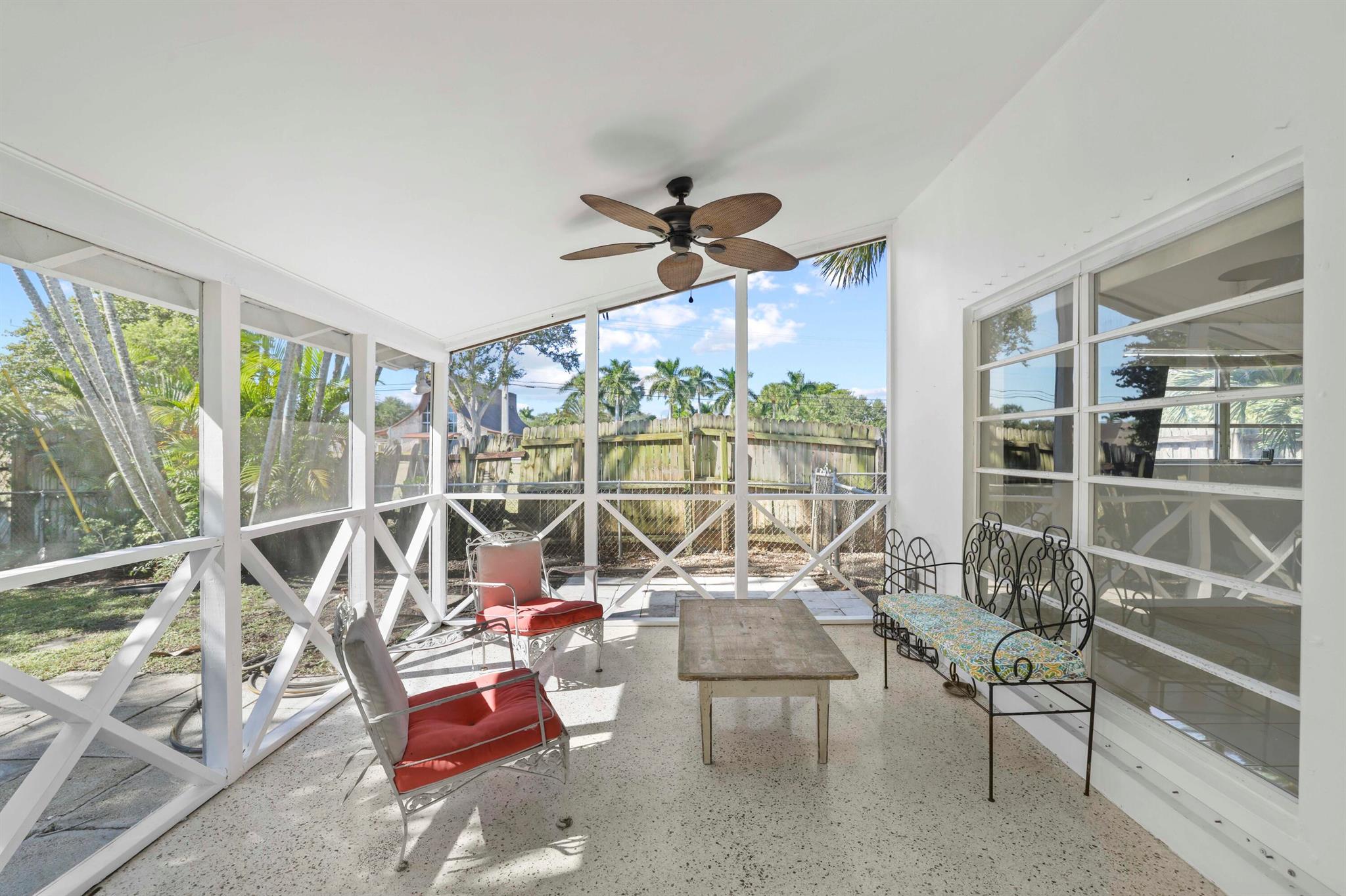 NORTHRIDGE - Residential