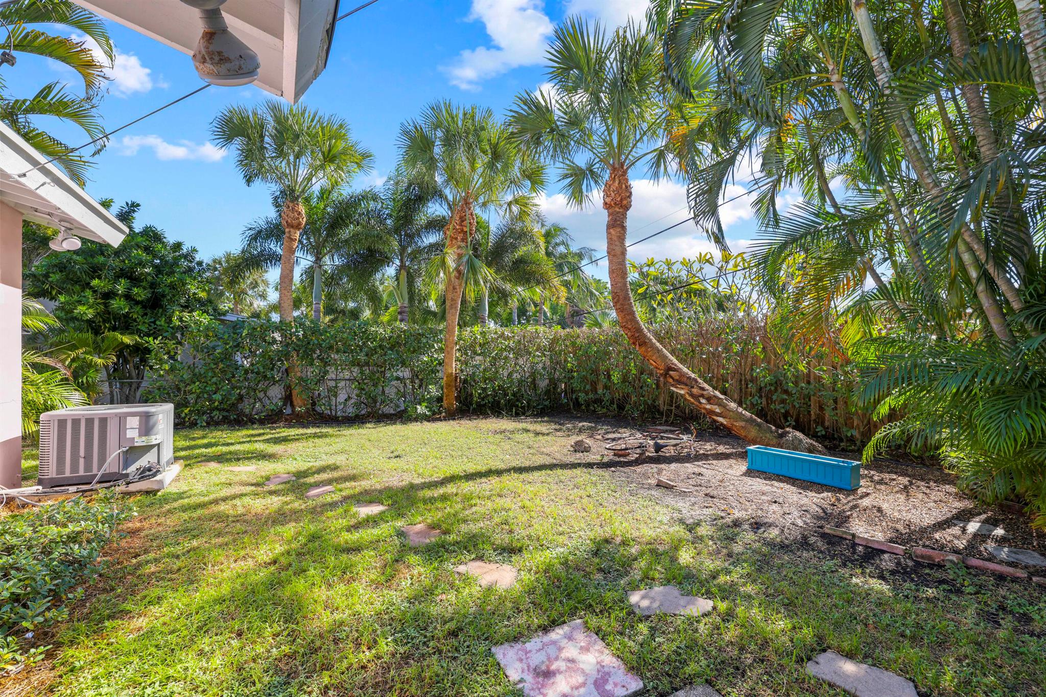 NORTHRIDGE - Residential