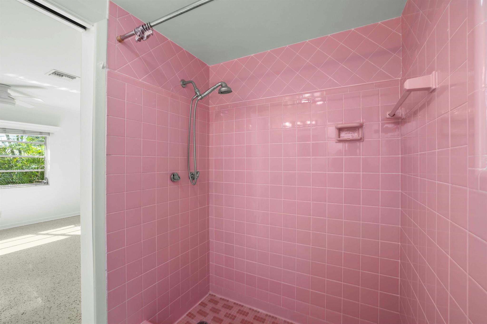 NORTHRIDGE - Residential