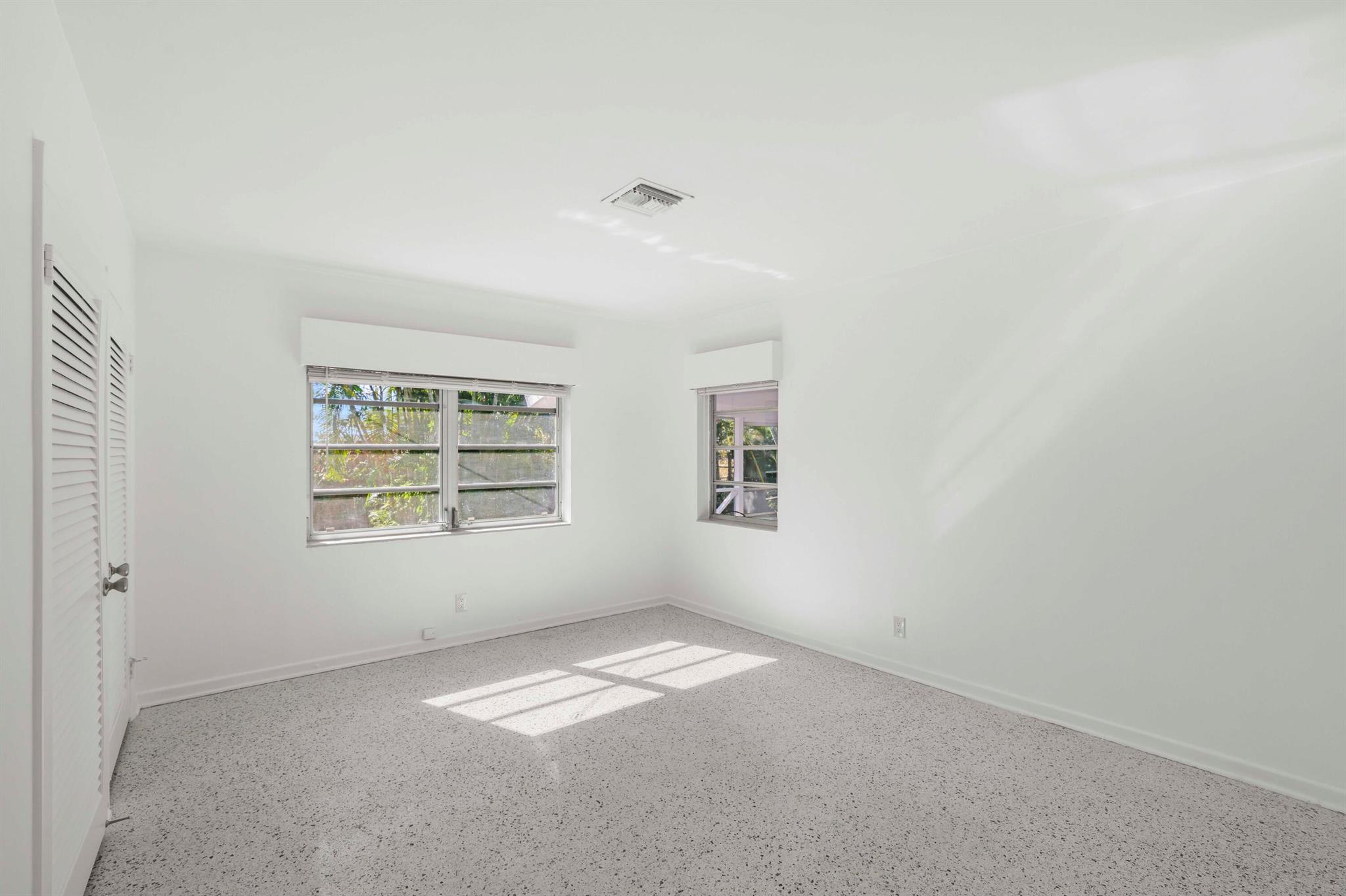 NORTHRIDGE - Residential