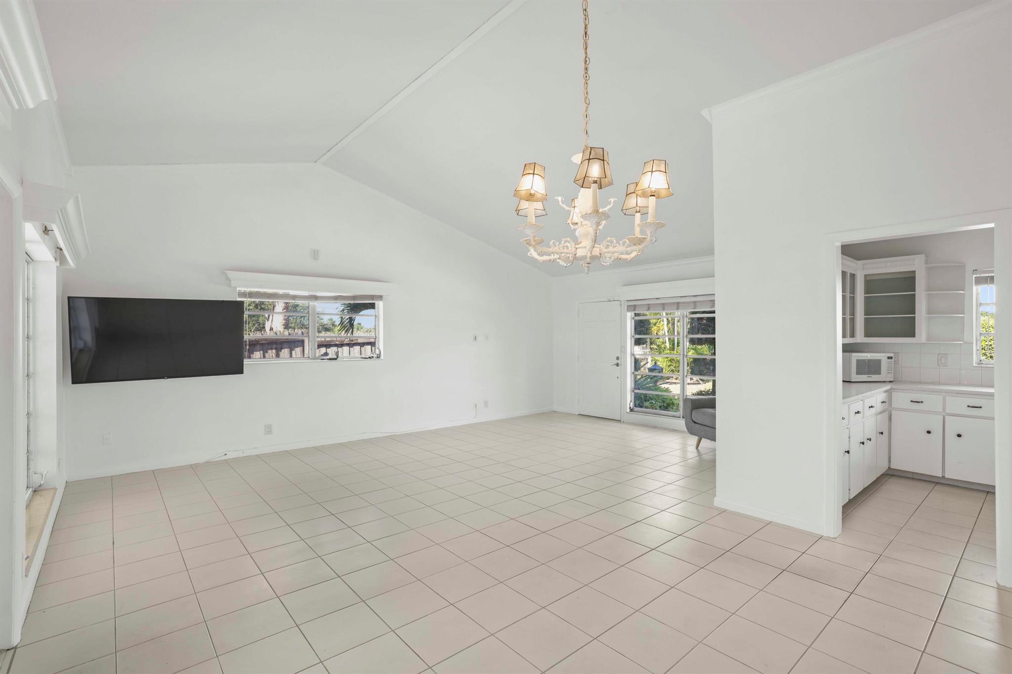 NORTHRIDGE - Residential