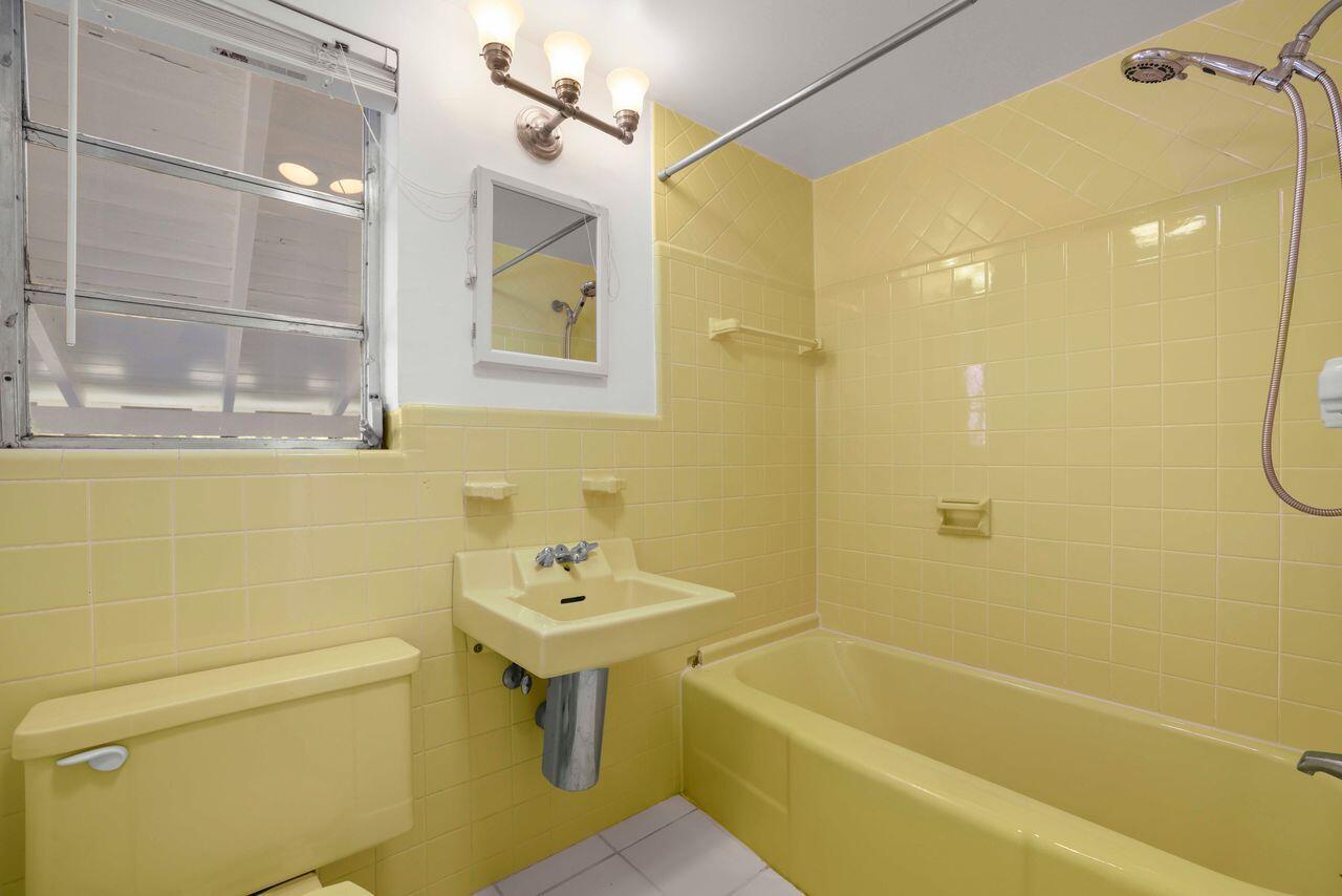 NORTHRIDGE - Residential