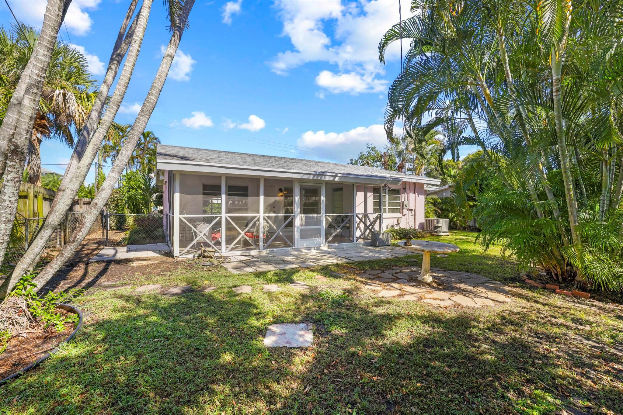 NORTHRIDGE - Residential