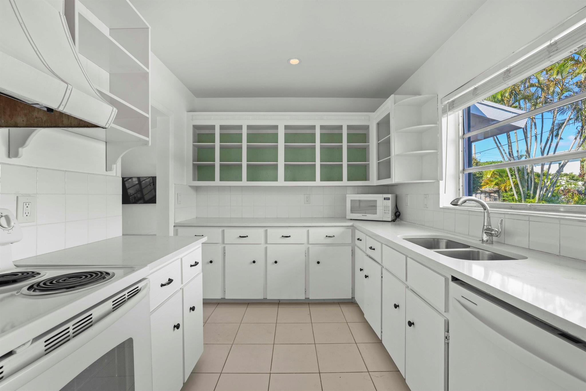 NORTHRIDGE - Residential