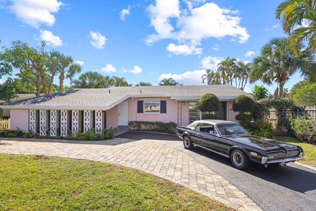 Photo of 10 NE 22nd Street, Delray Beach, FL 33444 (MLS # R11142194)