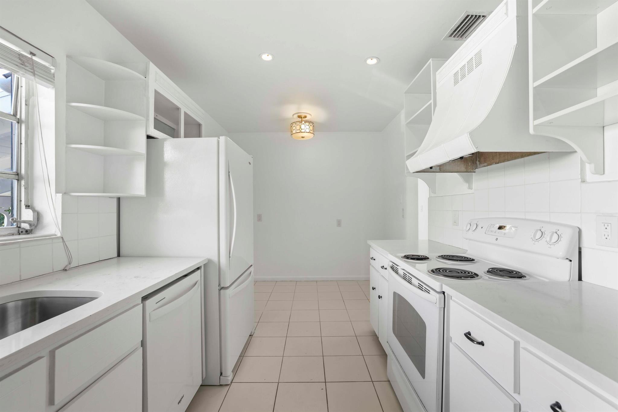 NORTHRIDGE - Residential