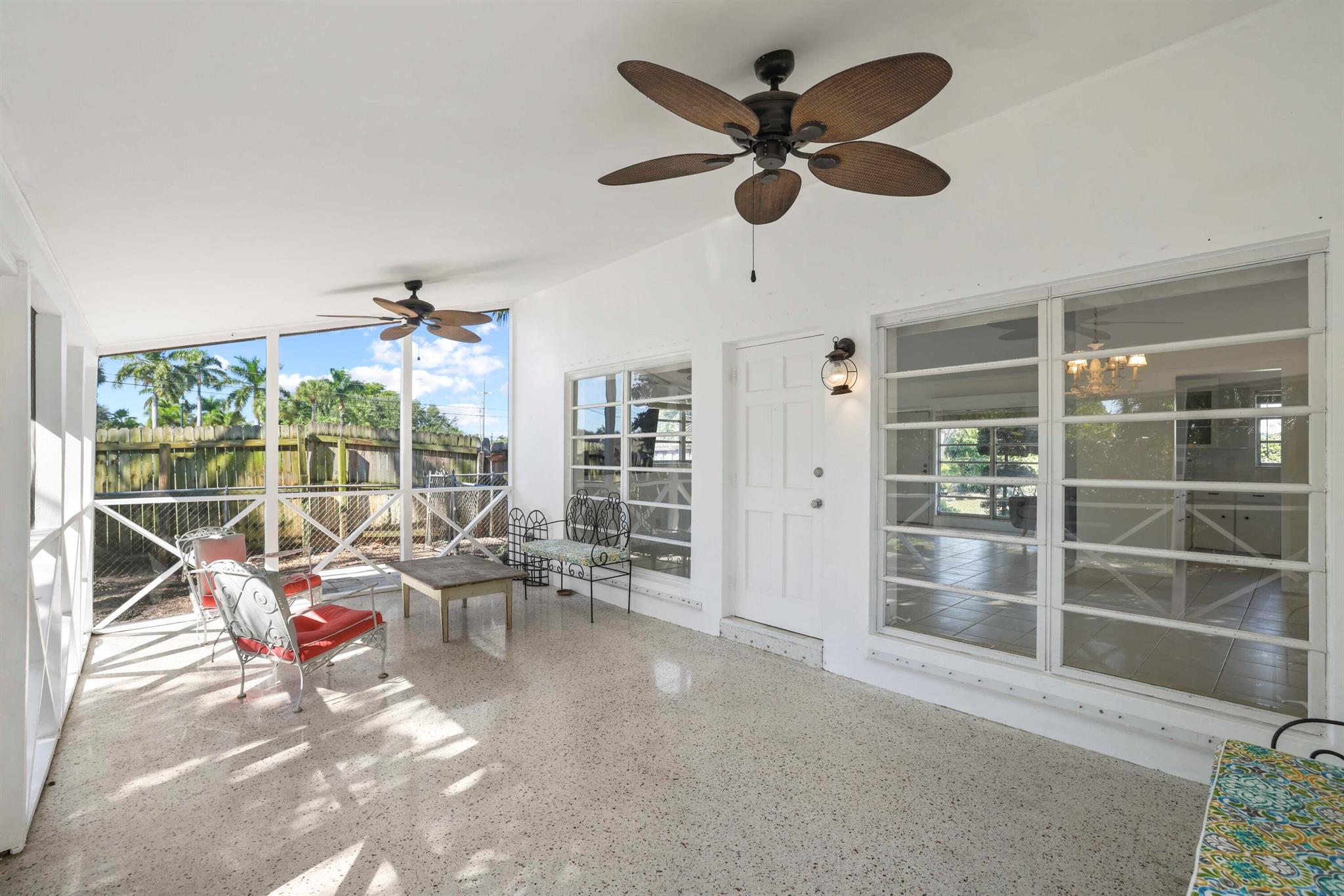 NORTHRIDGE - Residential