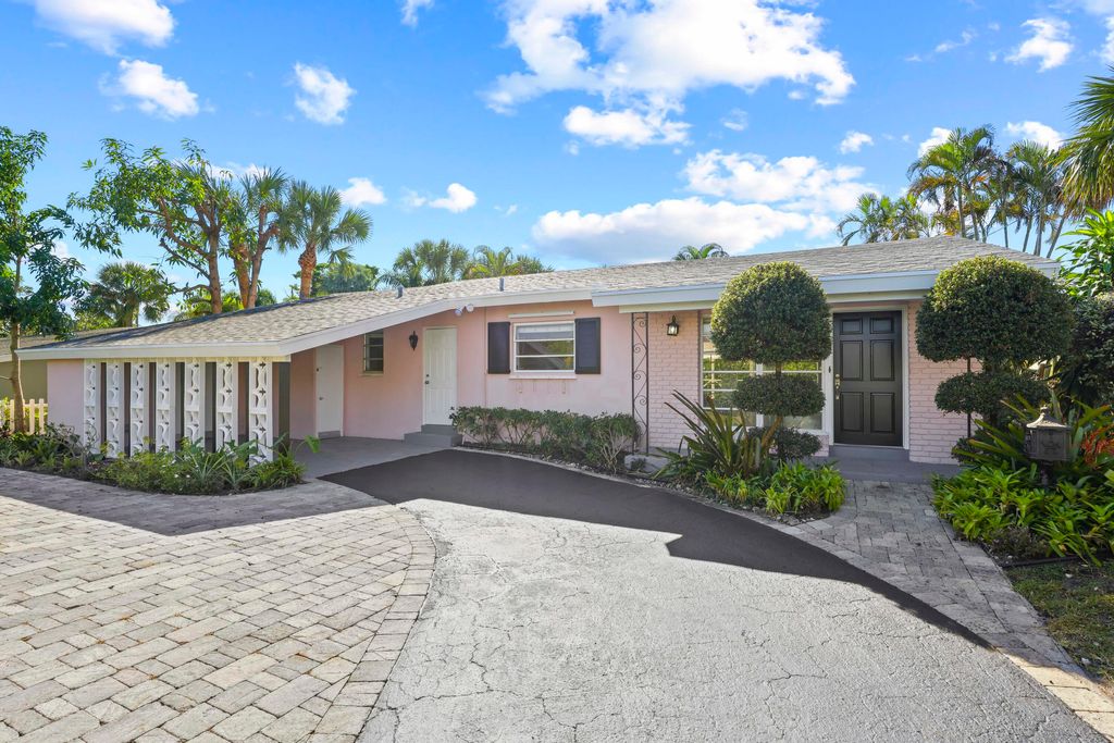 Photo of 10 NE 22nd Street, Delray Beach, FL 33444 (MLS # R11142194)