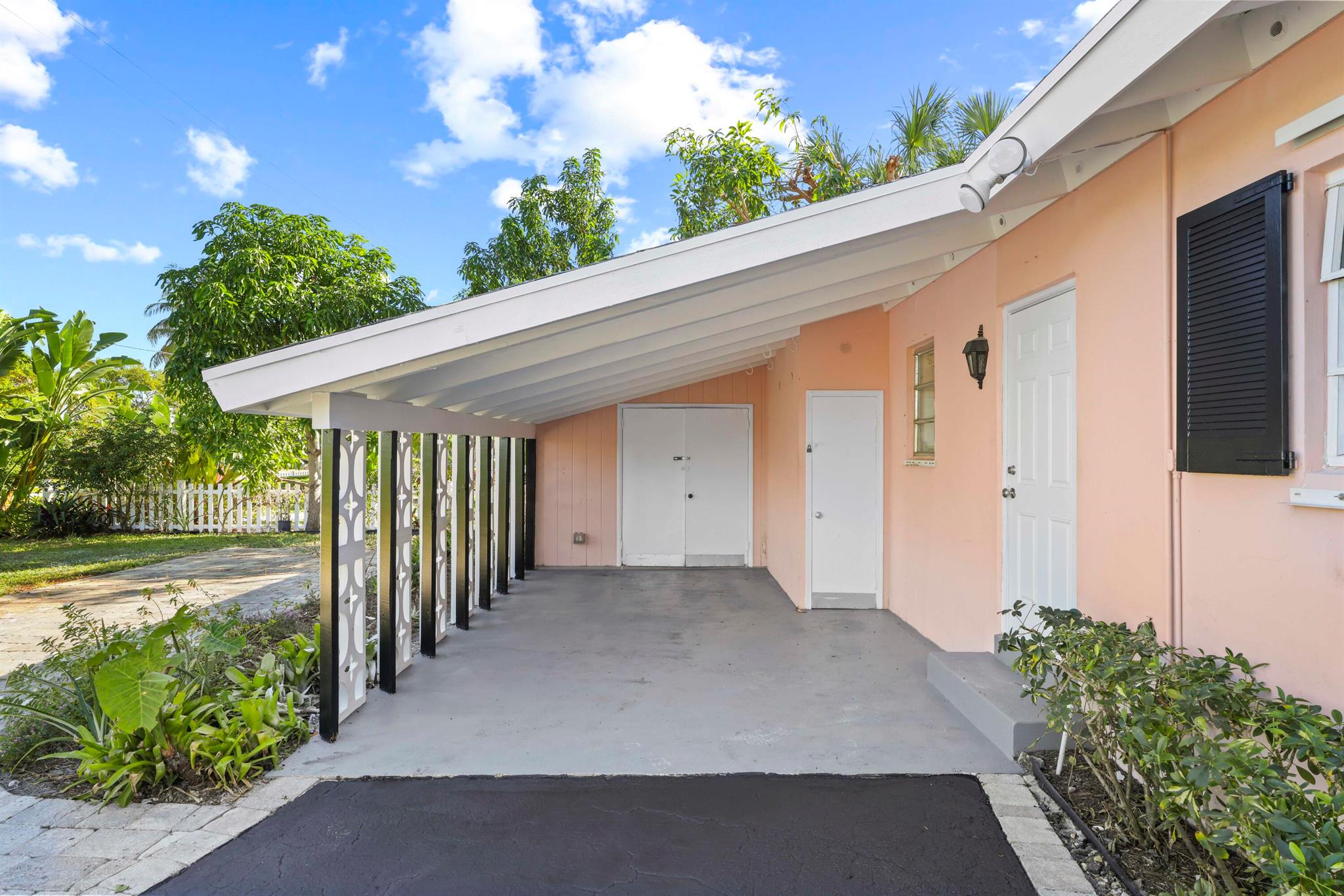 NORTHRIDGE - Residential