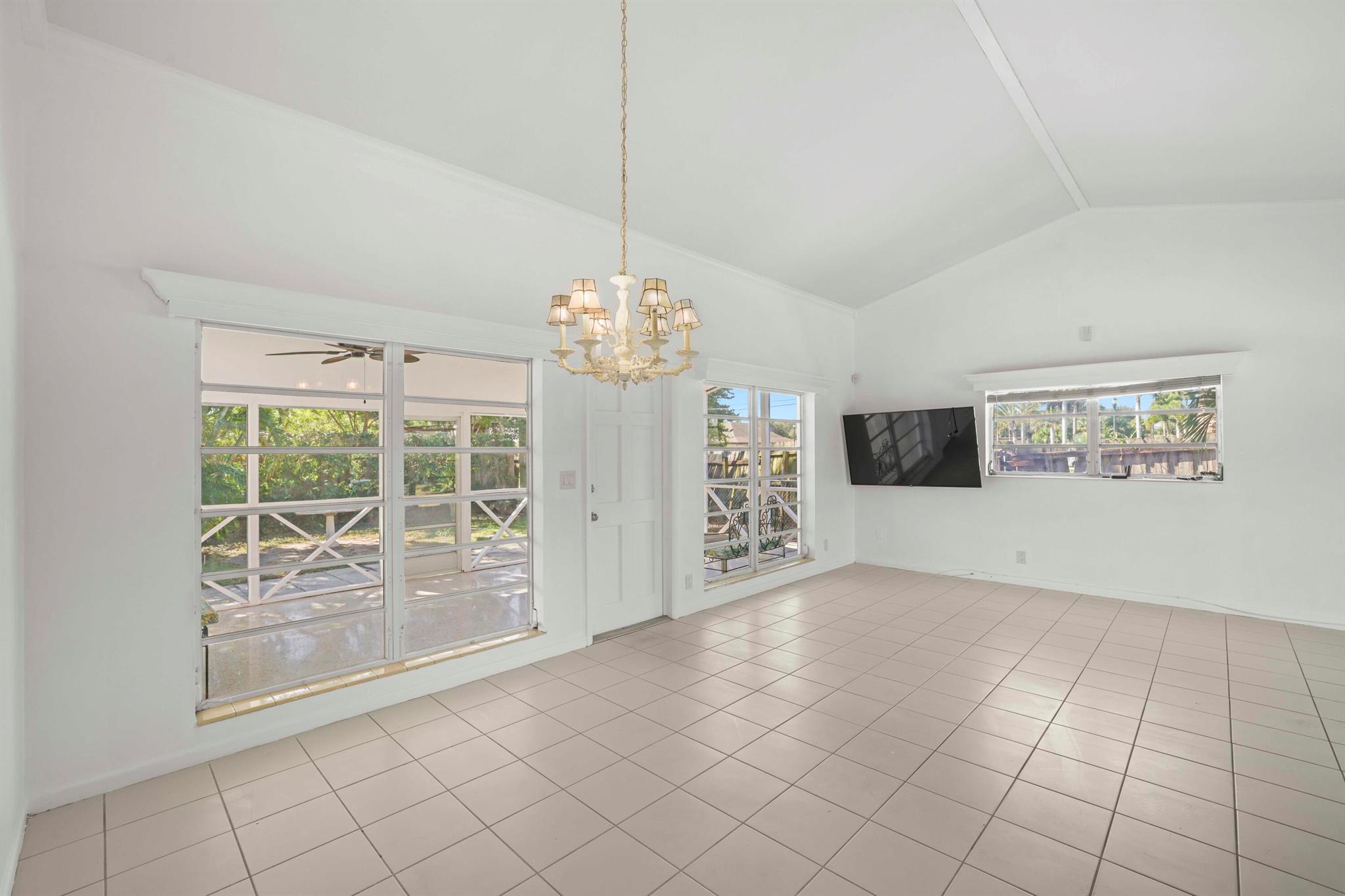 NORTHRIDGE - Residential